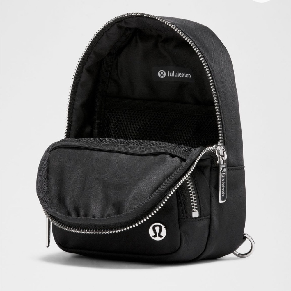 Lululemon everywhere small sling bag NWT